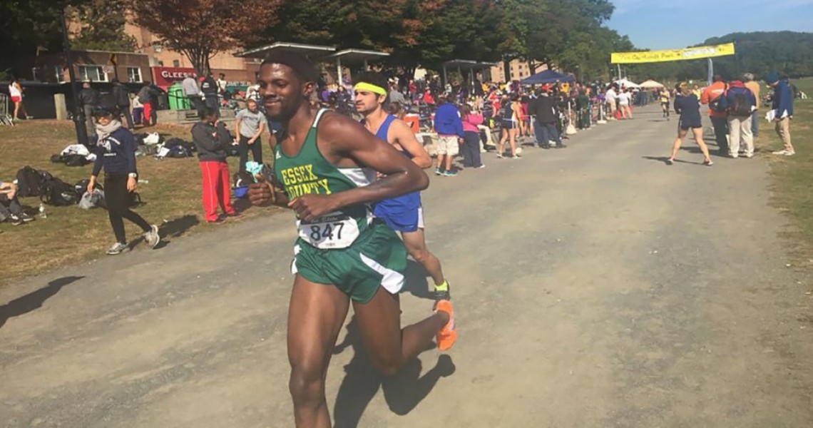 SUTHERLAND LEADS THE MEN'S CROSS COUNTRY TEAM TO 2nd PLACE